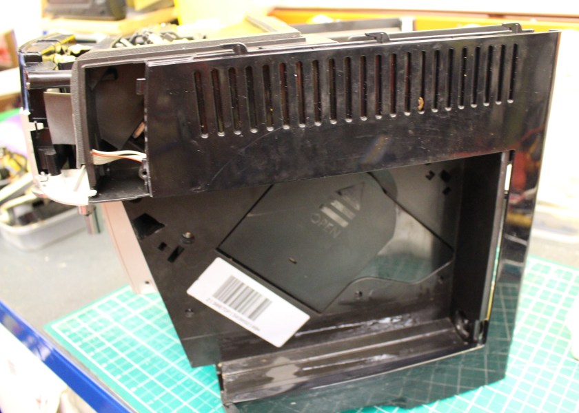 FixIrWorkshop, Worthing, Nov'20, DeLonghi Magnifica S, group head fitted.