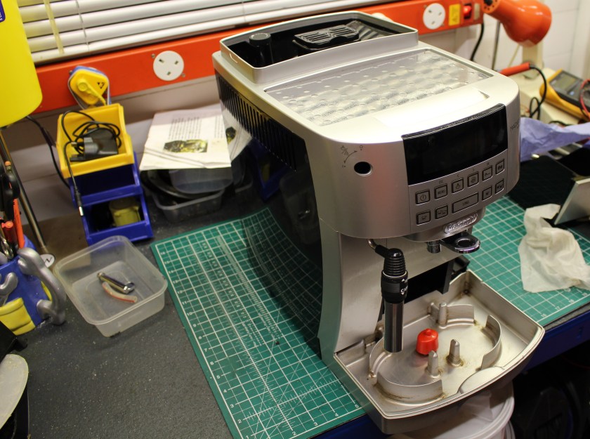 FixIrWorkshop, Worthing, Nov'20, DeLonghi Magnifica S, drip tray removed.